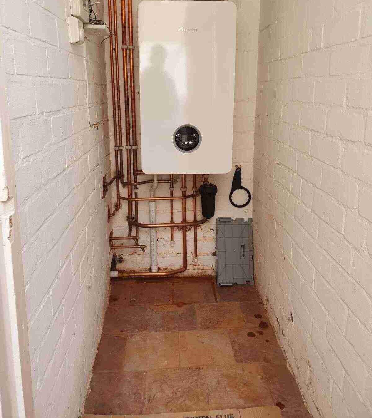 Home Radiator Repair Birmingham | Call 0121 405 1689 | Leaking Radiator ...